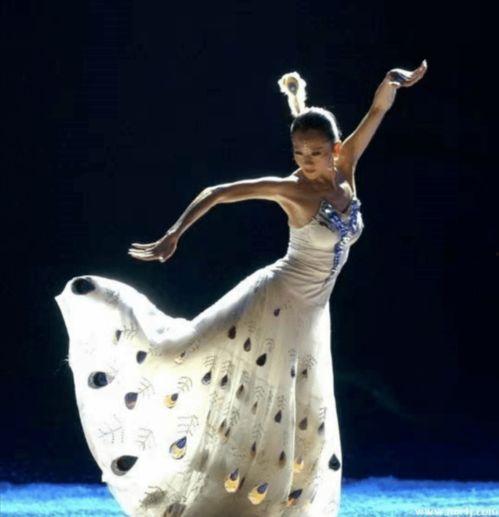 舞蹈女神吃瓜图片