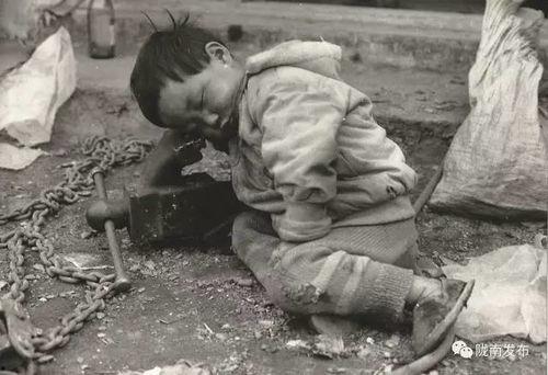 武都梁园子吃瓜,夏日吃瓜盛宴，品味传统与现代的交融