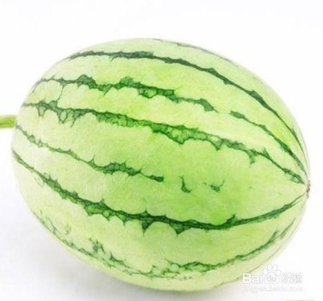 户外躺着吃瓜,瓜果飘香乐无边