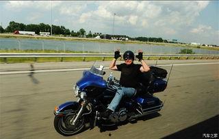 哈雷骑行吃瓜视频,揭秘骑行圈里的趣味瞬间