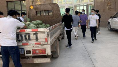 学校座椅吃瓜新闻