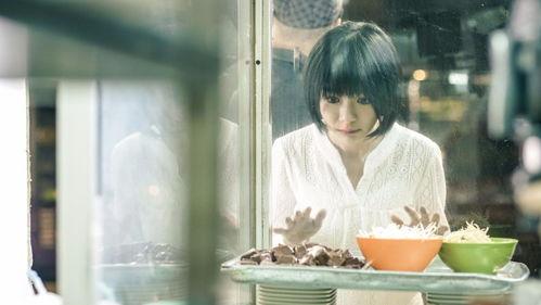 美女吃瓜好可爱视频,可爱美女吃瓜瞬间，萌态十足引网友热议